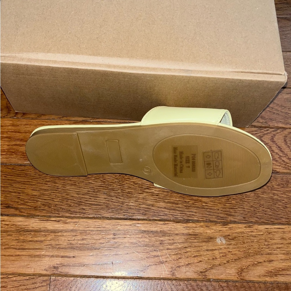 Journee Collection Tru Comfort Kolinna Sandal Yellow Women’s 7 Wide Vegan Suede - Picture 6 of 8